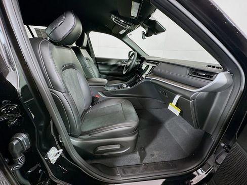 New 2026 Jeep Grand Cherokee L 4WD image 23