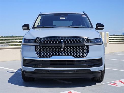 New 2025 Lincoln Navigator Reserve image 2