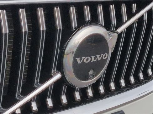 Used 2023 Volvo XC60 B5 Ultimate image 12