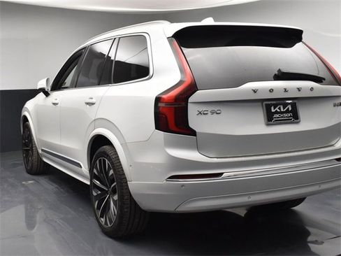 Used 2025 Volvo XC90 B5 Plus w/ Protection Package Premier image 6