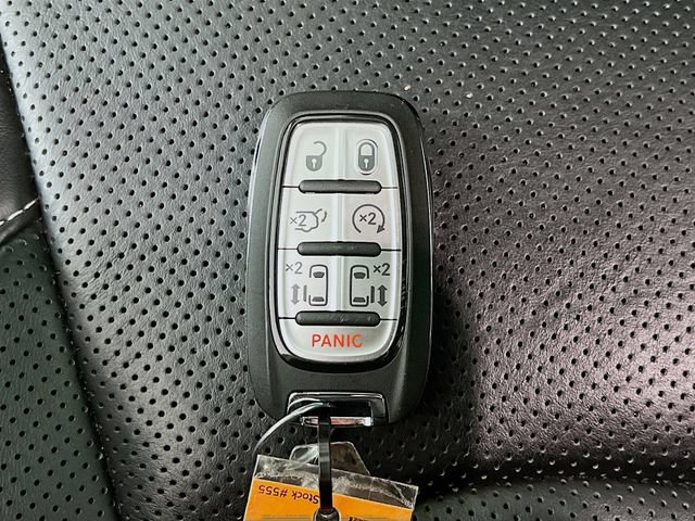 Used 2024 Chrysler Pacifica Limited w/ S Appearance Package FWD image 33