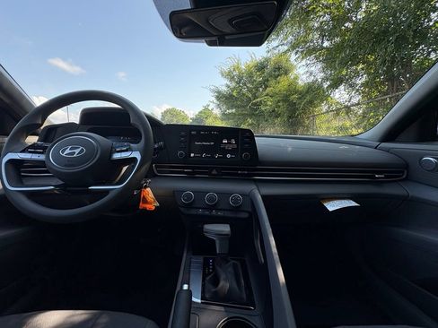 New 2026 Hyundai Elantra SE FWD image 9