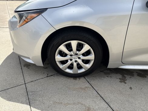 Used 2025 Toyota Corolla LE FWD image 32
