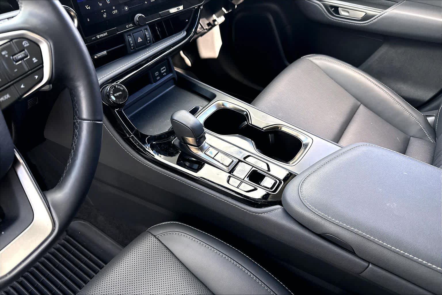 Used 2025 Lexus NX 350h AWD w/ Accessory Package (2T) image 16