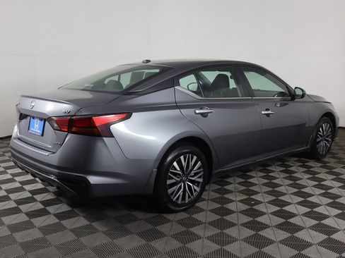 Used 2023 Nissan Altima 2.5 SV w/ SV Premium Package image 10