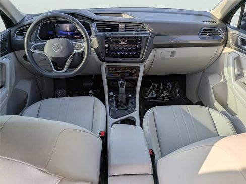 Used 2023 Volkswagen Tiguan SE FWD image 11