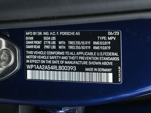 Used 2024 Porsche Macan w/ Premium Plus Package image 35