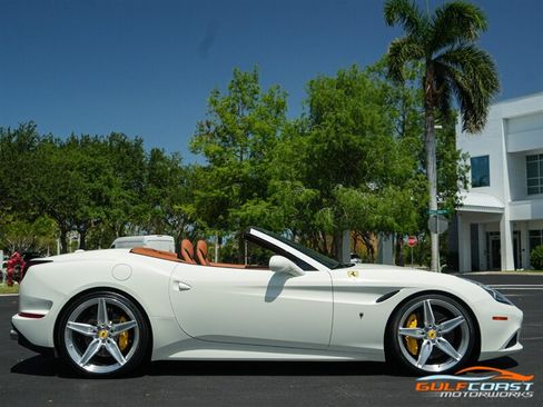 Used 2017 Ferrari California T RWD image 69