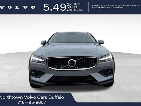 Used 2025 Volvo V60 B5 Cross Country Plus image 4