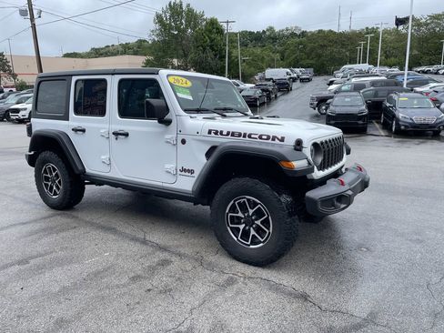 Used 2024 Jeep Wrangler Unlimited Rubicon AWD/4WD image 6