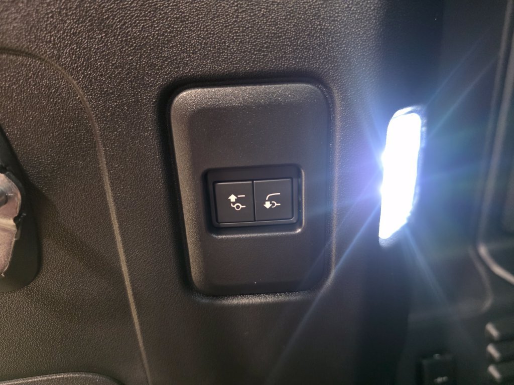 New 2026 Land Rover Defender 110 S AWD/4WD image 11