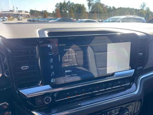 Used 2022 Chevrolet Silverado 1500 LTZ w/ Technology Package image 39