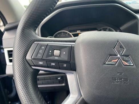 Used 2024 Mitsubishi Outlander SE image 13