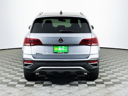 Used 2024 Volkswagen Taos SE FWD image 8
