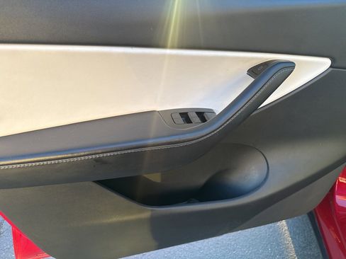 Used 2021 Tesla Model Y Performance image 12