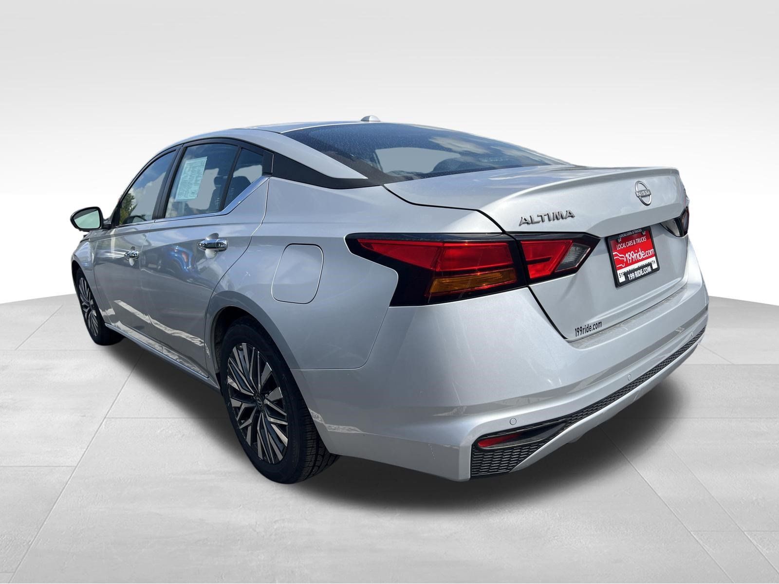 Used 2024 Nissan Altima 2.5 SV FWD image 7