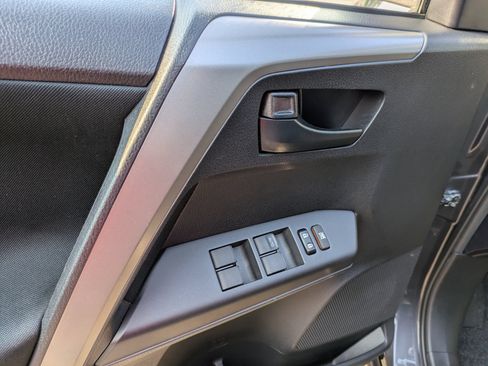 Used 2017 Toyota RAV4 LE FWD image 16