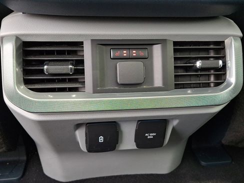 Used 2023 Ford F150 Limited image 9