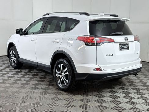 Used 2018 Toyota RAV4 LE w/ Carpet Mat Package AWD/4WD image 3