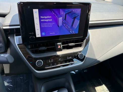 Used 2025 Toyota Corolla LE FWD image 20
