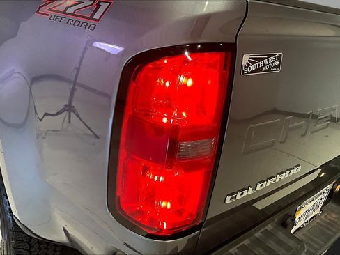 Used 2022 Chevrolet Colorado Z71 AWD/4WD image 25