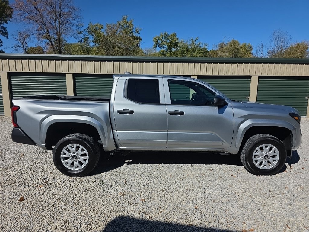 Used 2025 Toyota Tacoma SR AWD/4WD image 7