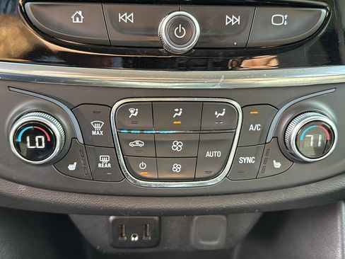 Used 2021 Chevrolet Traverse LT AWD/4WD image 21