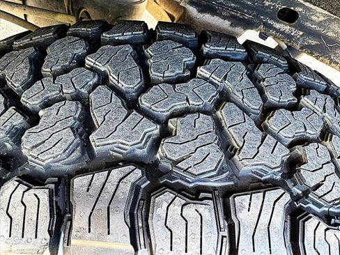 Used 2018 Chevrolet Silverado 1500 LT w/ LT Eassist Package image 9