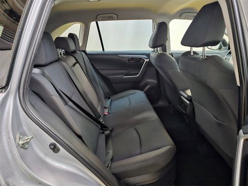 Used 2022 Toyota RAV4 LE image 12