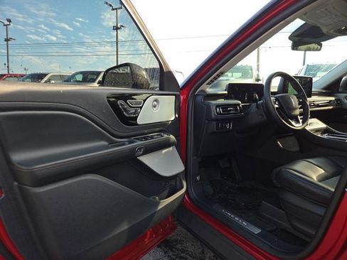 Used 2025 Lincoln Aviator Reserve w/ Equipment Group 201A image 7