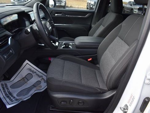 Used 2025 GMC Acadia Elevation image 14