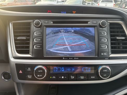 Used 2018 Toyota Highlander XLE FWD image 20