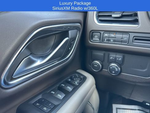 Used 2022 Chevrolet Suburban LT w/ Luxury Package image 3