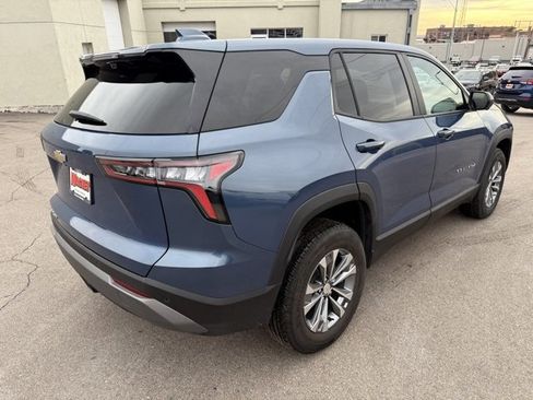 Used 2025 Chevrolet Equinox LT w/ Safety and Technology Package image 3