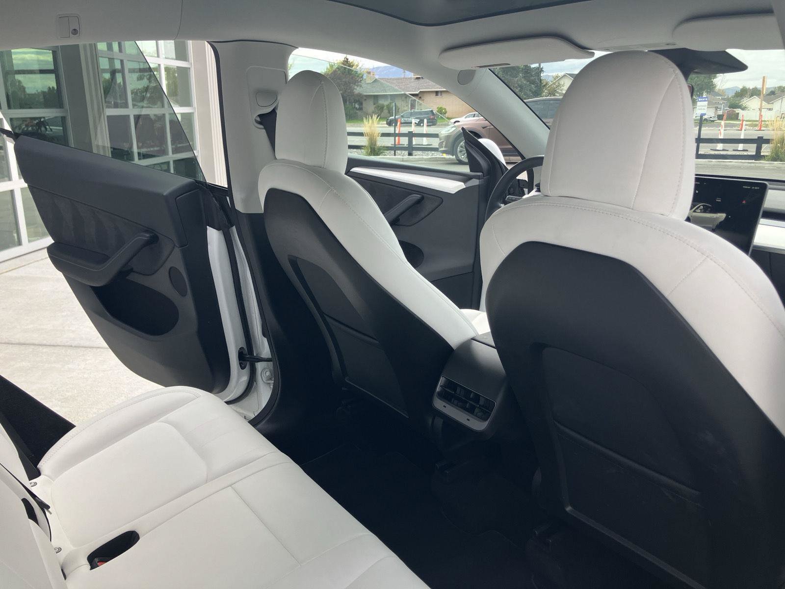 Used 2023 Tesla Model Y Performance AWD/4WD image 19