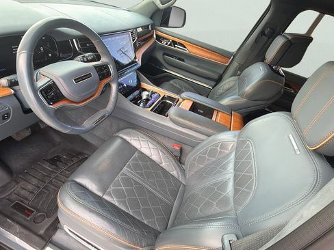 Used 2022 Jeep Grand Wagoneer Series III image 16