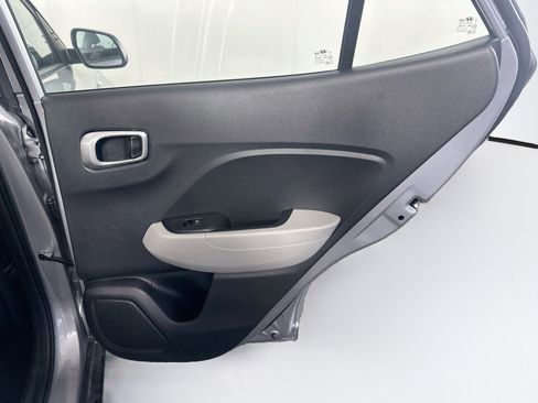 Used 2025 Hyundai Venue SEL FWD image 29