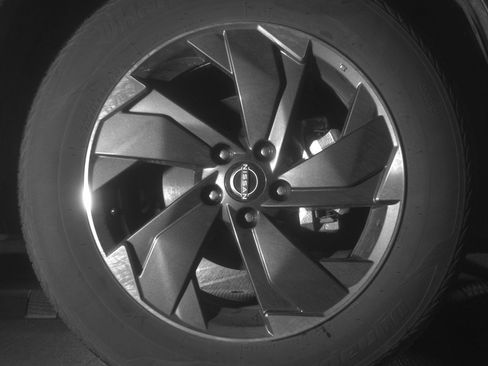 Used 2025 Nissan Rogue SV AWD/4WD image 13