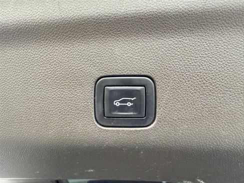 Used 2022 Chevrolet Suburban LT w/ LT Signature Package AWD/4WD image 21