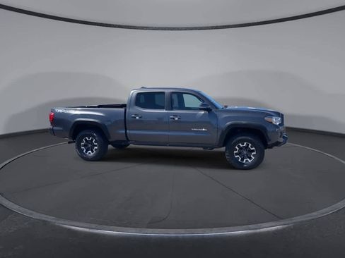 Certified 2019 Toyota Tacoma TRD Off-Road w/ Technology Package AWD/4WD image 2