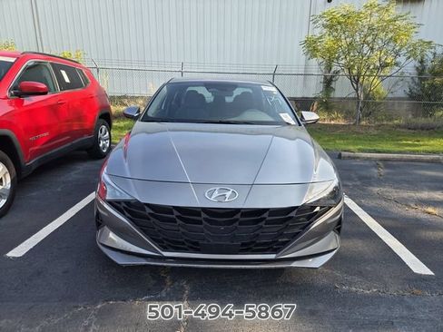 Used 2023 Hyundai Elantra SEL w/ Convenience Package FWD image 2