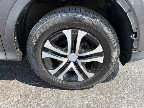 Used 2015 Toyota RAV4 LE AWD/4WD image 9