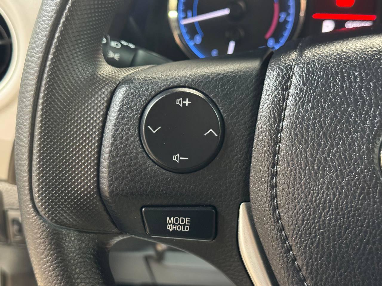 Used 2019 Toyota Corolla LE FWD image 19