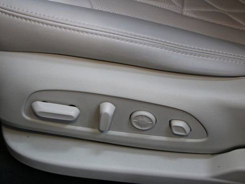 Used 2023 Buick Enclave Avenir w/ Avenir Technology Package AWD/4WD image 22