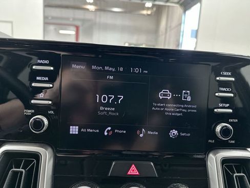 Used 2023 Kia Sorento LX FWD image 13