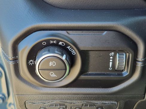 Used 2025 Jeep Gladiator Sport AWD/4WD image 13
