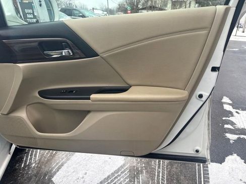 Used 2016 Honda Accord EX image 20