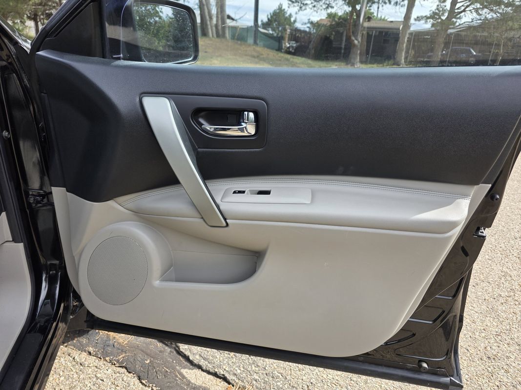 Used 2013 Nissan Rogue SL AWD/4WD image 21