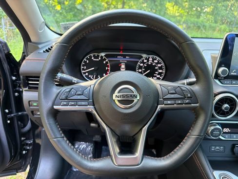 Used 2023 Nissan Sentra SR w/ SR Premium Package FWD image 19