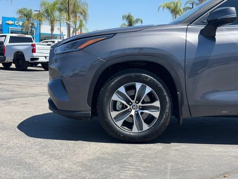 Used 2022 Toyota Highlander XLE FWD image 25